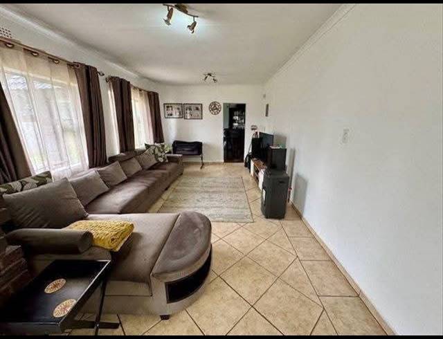 3 BEDROOM HOUSE FOR SALE IN BIRCHLEIGH